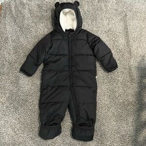 Baby gap 12-18 month snowsuit. Worn a couple times excellent condition.